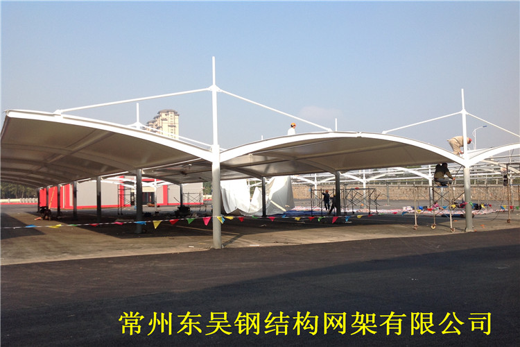 施工中二手車(chē)市場(chǎng)膜結(jié)構(gòu)車(chē)棚