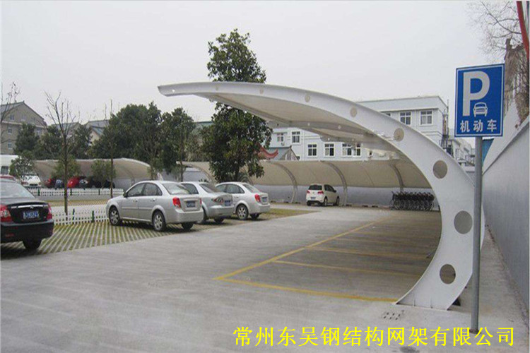單懸臂無斜拉膜結(jié)構(gòu)車棚(變截面H型鋼柱梁整體圓?。?/></p><p style=